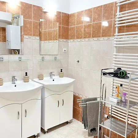 Majestic Residency - 3 Bedrooms Apartment *
