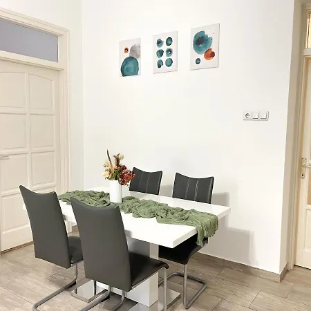 Majestic Residency - 3 Bedrooms Apartment
