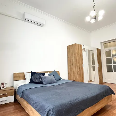 Majestic Residency - 3 Bedrooms Apartment *