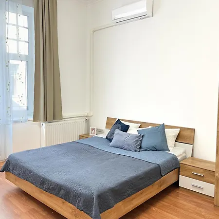 Majestic Residency - 3 Bedrooms Apartment *