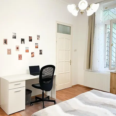Majestic Residency - 3 Bedrooms Apartment *