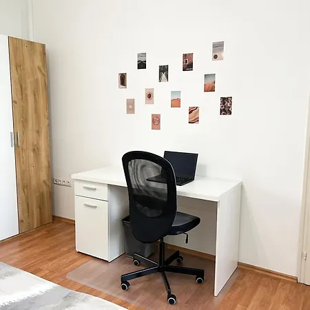 Majestic Residency - 3 Bedrooms Apartment *
