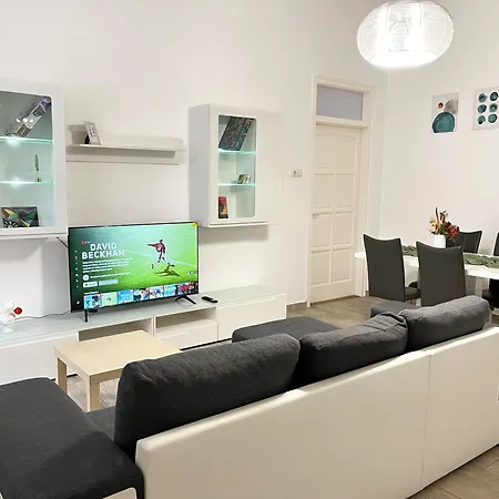 Majestic Residency - 3 Bedrooms *